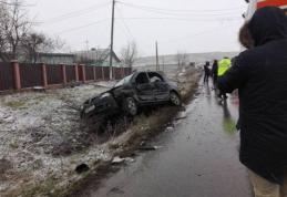 Accident GRAV: Două mașini distruse și patru persoane rănite - FOTO