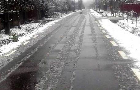 Polițiștii avertizează! Echipați-vă corespunzător autoturismul când circulați pe drumuri acoperite cu zăpadă sau polei