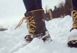 Ce să pui în ghete ca să nu-ţi mai îngheţe picioarele iarna!
