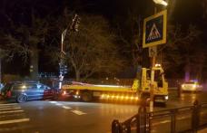 ACCIDENT la Botoșani! Un tânăr băut a distrus un semafor!
