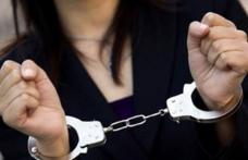 Femeie reținută de polițiști în baza unei condamnări în Italia