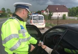 INCONȘTIENȚĂ: Fără permis de conducere, a urcat beat la volanul unei mașini împrumutate pe care a lovit-o apoi a fugit