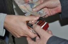 Dosar penal pentru o femeie de 35 de ani prinsă în timp ce vindea țigări de contrabandă