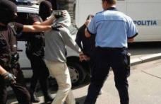 RAZIE a poliţiştilor botoșăneni: Doi minori „luaţi pe sus” de oamenii legii