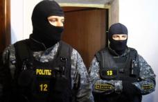Percheziţie domiciliară efectuată de poliţiştii economici: Ce au descoperit mascaţii în casa scotocită