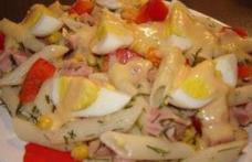 Salată de paste cu ouă