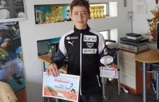 Trofeu câștigat de un tânăr din Dorohoi la un turneu de tenis la Piatra Neamț - FOTO