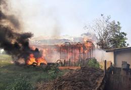 Incendiu puternic într-o gospodărie din comuna Suharău. 80 de tone de furaje s-au făcut scrum - FOTO