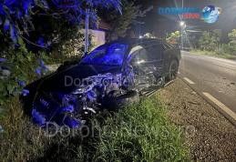 Accident la ieșirea din Dorohoi! Două mașini s-au izbit frontal după o depășire neglijentă - FOTO