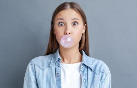 Beneficiul neștiut al gumei de mestecat… este un remediu împotriva arsurilor de stomac?