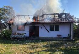 Incendiu la Ibănești. O casă a luat foc cu proprietara înăuntru - FOTO
