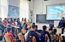 Activități informativ-preventive desfășurate de polițiștii botoșăneni, cu elevii liceului „Ștefan Luchian” din Ștefănești
