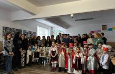 Întâlnire intergenerațională plină de lumină și bucurie – Liceul „Regina Maria” Dorohoi celebrează venirea sărbătorilor alături de cei mici  - FOTO