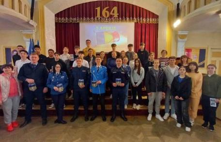 Oportunitățile unei cariere militare în Jandarmeria Română prezentate elevilor botoșăneni - FOTO