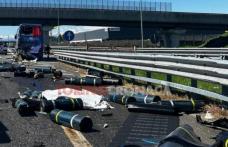 Accident între un autocar cu români și un TIR, în Italia. Autostrada A4 Torino-Milano a fost blocată