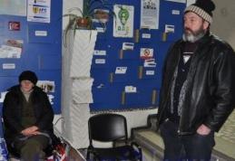 Greviştii foamei din Șendriceni au înnoptat în sediul Prefecturii