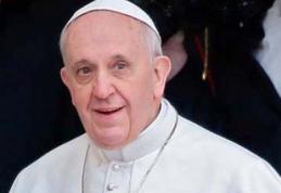 Papa Francisc instituie austeritatea: A cerut un scaun obişnuit în locul tronului papal