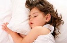 Ce facem cand copilul are cosmaruri noaptea sau e somnambul?