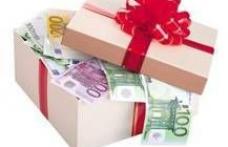 Firmele private oferă angajaţilor prime de Crăciun în valoare de 200 de lei