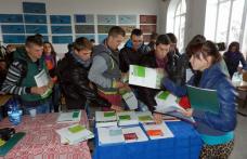 Elevi de la Liceul Alexandru Vlahuță Șendriceni au simulat un vot pentru alegerile europarlamentare