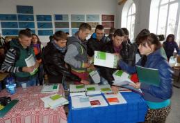 Elevi de la Liceul Alexandru Vlahuță Șendriceni au simulat un vot pentru alegerile europarlamentare