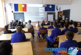 „Clipe în ochi de copil” - Proiect de activitate educativă la Școala „Mihail Kogălniceanu” Dorohoi – FOTO