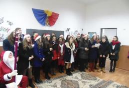 Colegiul Național „Grigore Ghica” Dorohoi: Final de proiect „Dăruiește un zâmbet, fii și tu Moș Crăciun” - FOTO