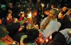 Lumina Sfântă a Învierii a adus fericirea pe chipul credincioșilor din Dorohoi – FOTO