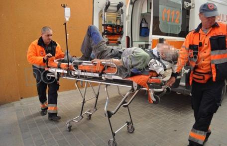 Accident grav de muncă la Dorohoi: Bărbat lovit la coloană după ce a căzut de pe o schelă