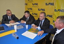 PDL și PNL au dat mâna oficial și la Dorohoi în prezența lui Țurcanu și Flutur - FOTO