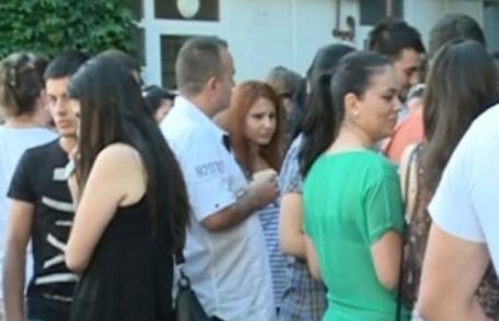 Statul român cheltuie milioane de lei cu ajutoare de şomaj pentru tinerii care au picat BAC-ul