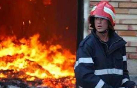 Trei incendii produse în mai puțin de două ore în Dângeni, George Enescu şi Suharău