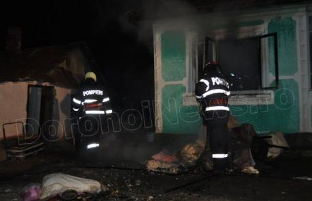Incendiu izbucnit la o casă situată pe strada Cronicar Neculce din Dorohoi lichidat de pompieri - FOTO