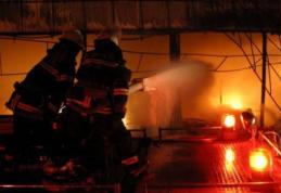 Incendiu la o şcoală din județul Botoșani. Pompierii au intervenit mai bine de şapte ore