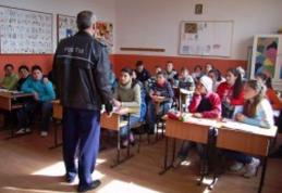 Acțiune a polițiștilor dorohoieni la Școala Gimnazială Dimitrie Pompeiu Broscăuți - Prevenirea victimizării copiilor prin accidente rutiere 