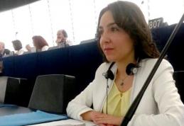 Președintele PE a răspuns apelului eurodeputatei Claudia Țapardel și va condamna public europarlamentarii care-i atacă pe români
