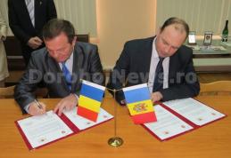 Cooperare internațională: Dorohoiul s-a înfrăţit cu oraşul Ungheni din Republica Moldova - FOTO