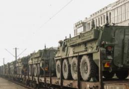 „Doamne fereşte! Astea sunt pentru război?” Un transport de zeci de tancuri şi maşini de război a tranzitat gara din Deva