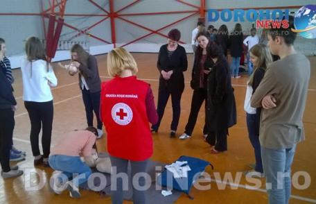 Cursuri de prim ajutor la Colegiul Național „Grigore Ghica” Dorohoi - FOTO