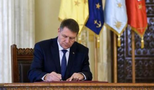 eliberat din funcție de președintele României