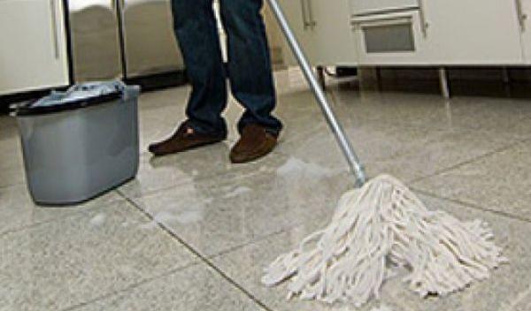 De ce este periculos spălatul pe jos cu clor
