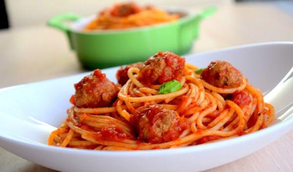 Spaghetti cu chifteluțe