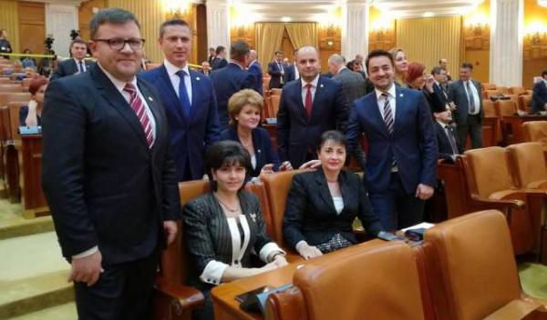 parlamentari echipa