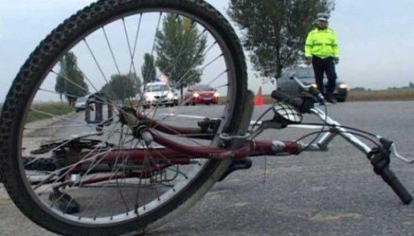 bicicleta rasturnata pe sosea