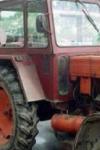 Tânăr fără permis prins la volanul unui tractor neînmatriculat. Polițiștii au găsit asupra lui pește fără documente și plase monofilament