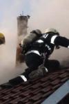 Alte două incendii în județ izbucnite în jurul coșurilor de fum. Pompierii au intervenit