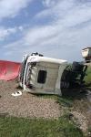Accident anunțat prin sistemul eCall: Camion încărcat cu pietriș, răsturnat la Prăjeni