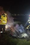 Trei incendii de vegetație uscată și anvelope uzate, în Noaptea de Înviere 