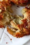 Croissant cu parmezan și mozzarella
