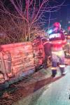 Accident la Curtești! O mașină s-a răsturnat pe o parte în afara părții carosabile